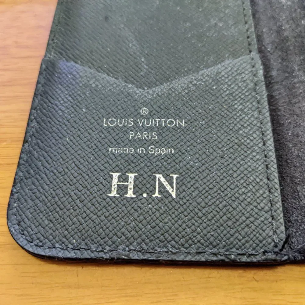 💥PRICE DROP💥Louis Vuitton Taiga Phone Case***
